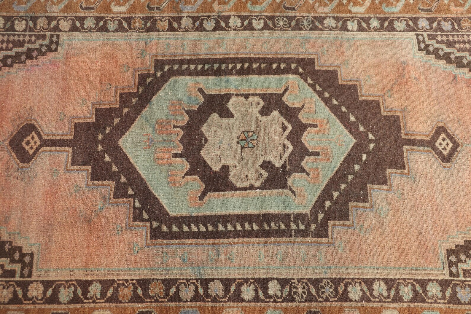 Vintage Turkish Accent Area rug 3.8 x 5.1 ft