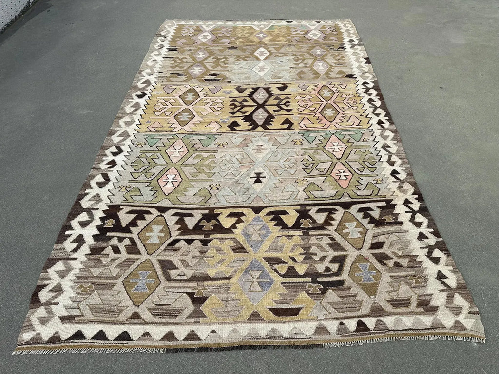 XL Vintage Turkish Accent Area Rug 6 x 9.8 ft