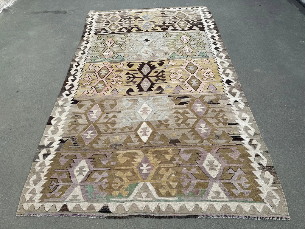 XL Vintage Turkish Accent Area Rug 6 x 9.8 ft