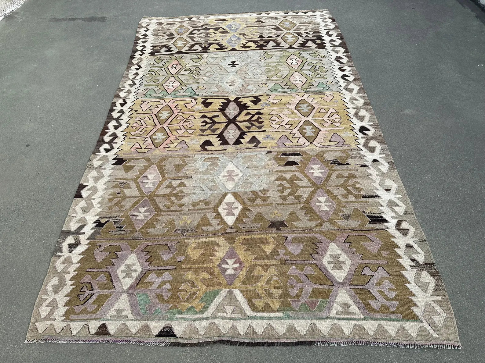 XL Vintage Turkish Accent Area Rug 6 x 9.8 ft