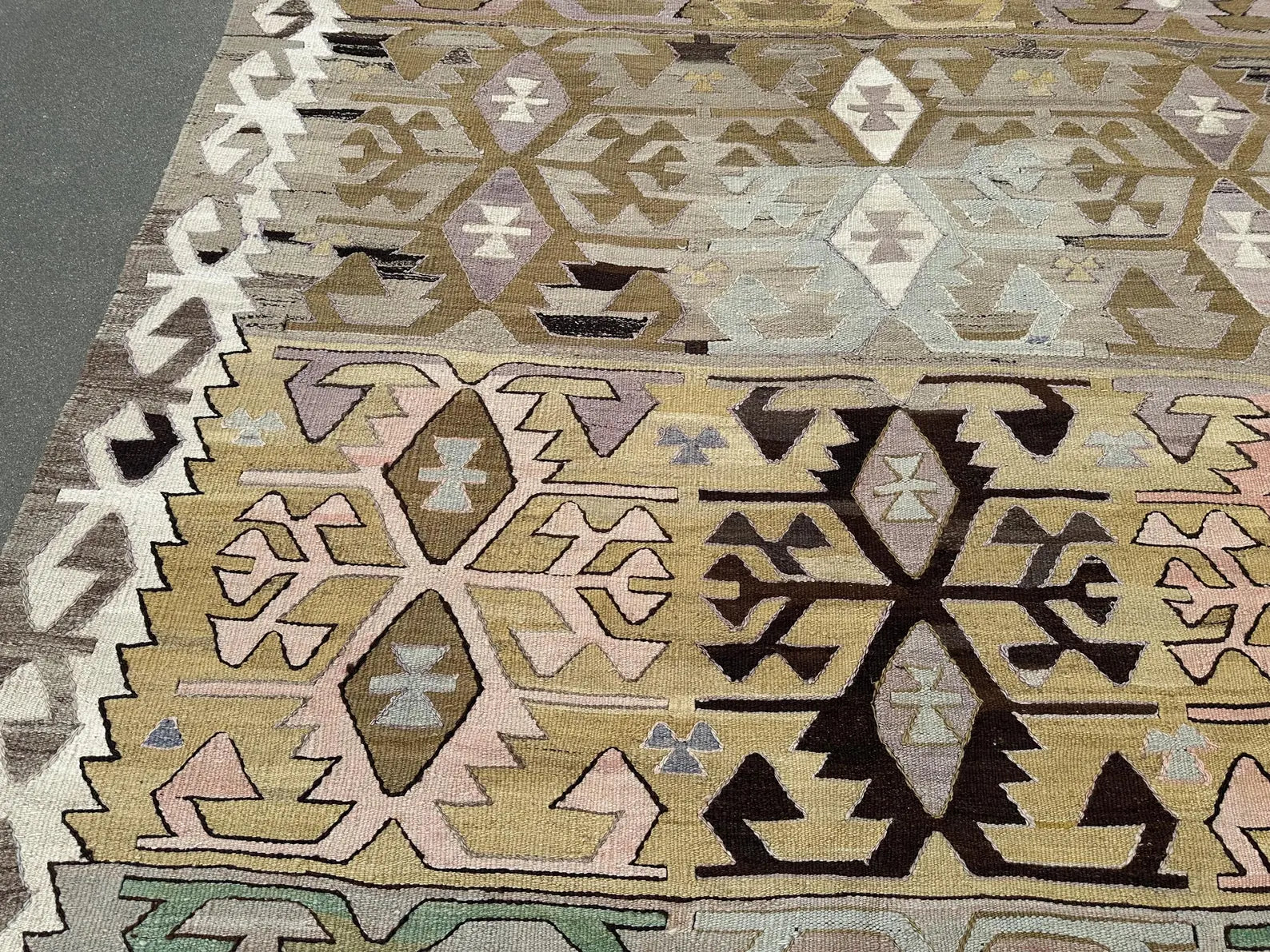 XL Vintage Turkish Accent Area Rug 6 x 9.8 ft