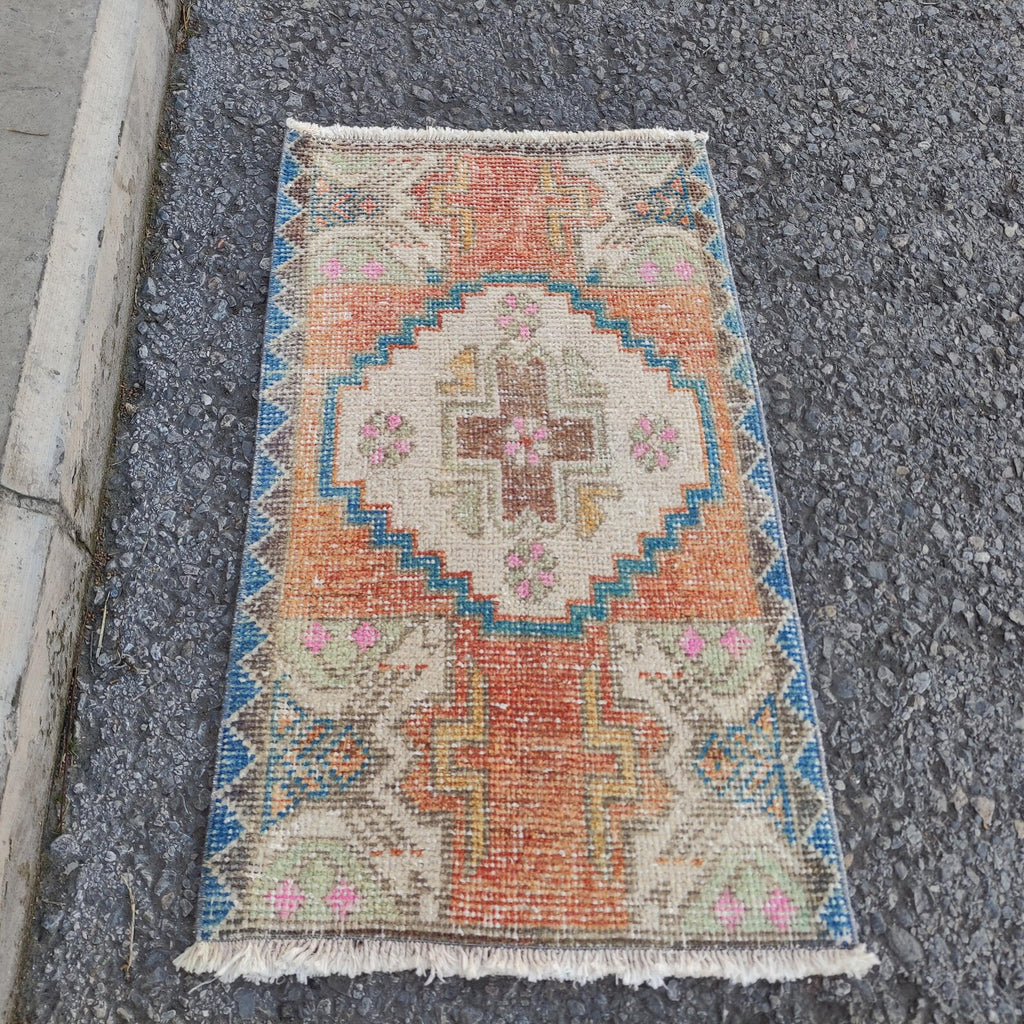 Vintage Turkish Mini Rug 1.5 x 2.7 ft