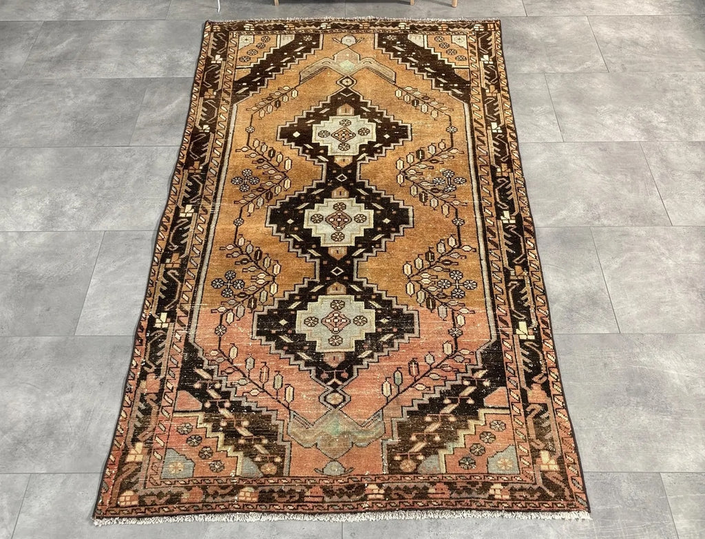 Vintage Persian Accent Area Rug 4.1 x 6.9 ft