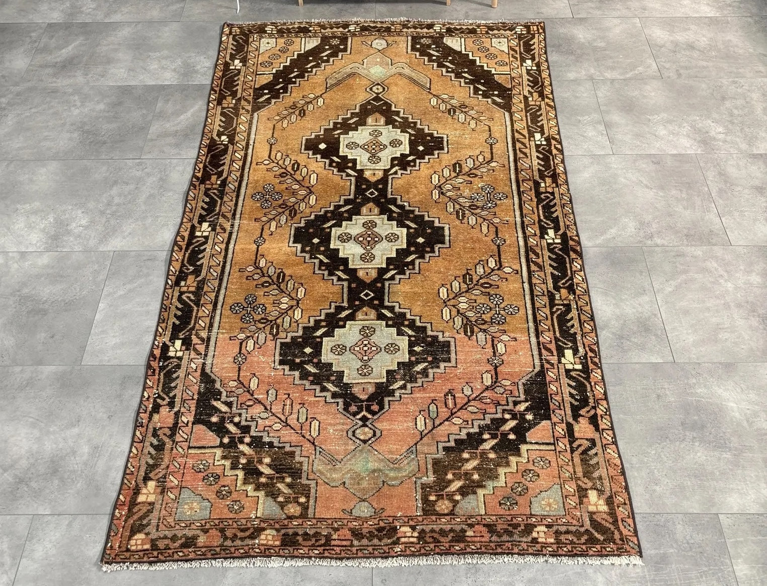 Vintage Persian Accent Area Rug 4.1 x 6.9 ft