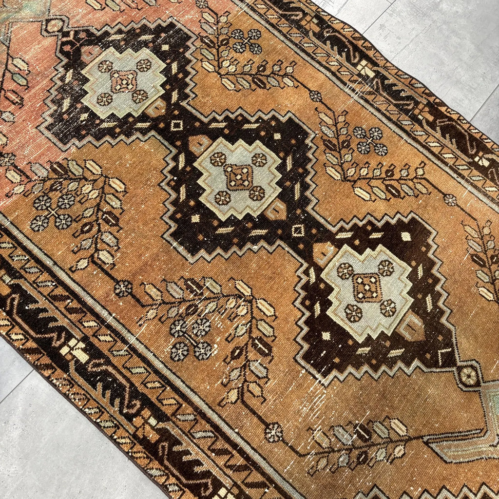 Vintage Persian Accent Area Rug 4.1 x 6.9 ft