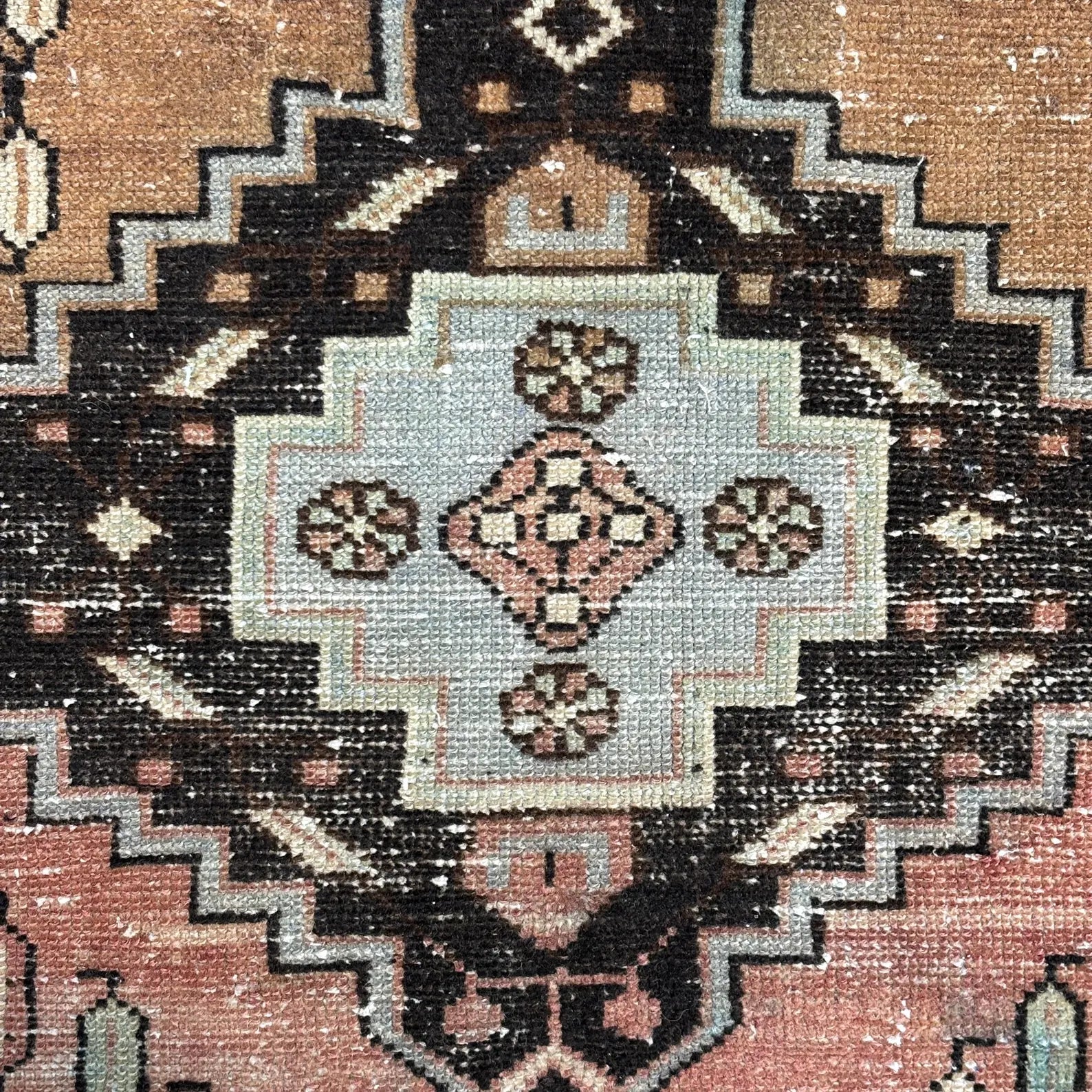 Vintage Persian Accent Area Rug 4.1 x 6.9 ft