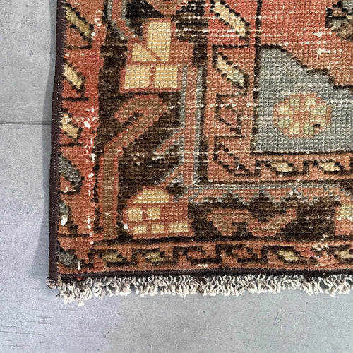 Vintage Persian Accent Area Rug 4.1 x 6.9 ft