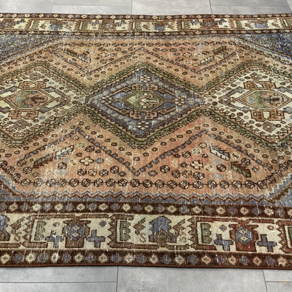 Vintage Persian Accent Area Rug 4.8 x 6.9 ft