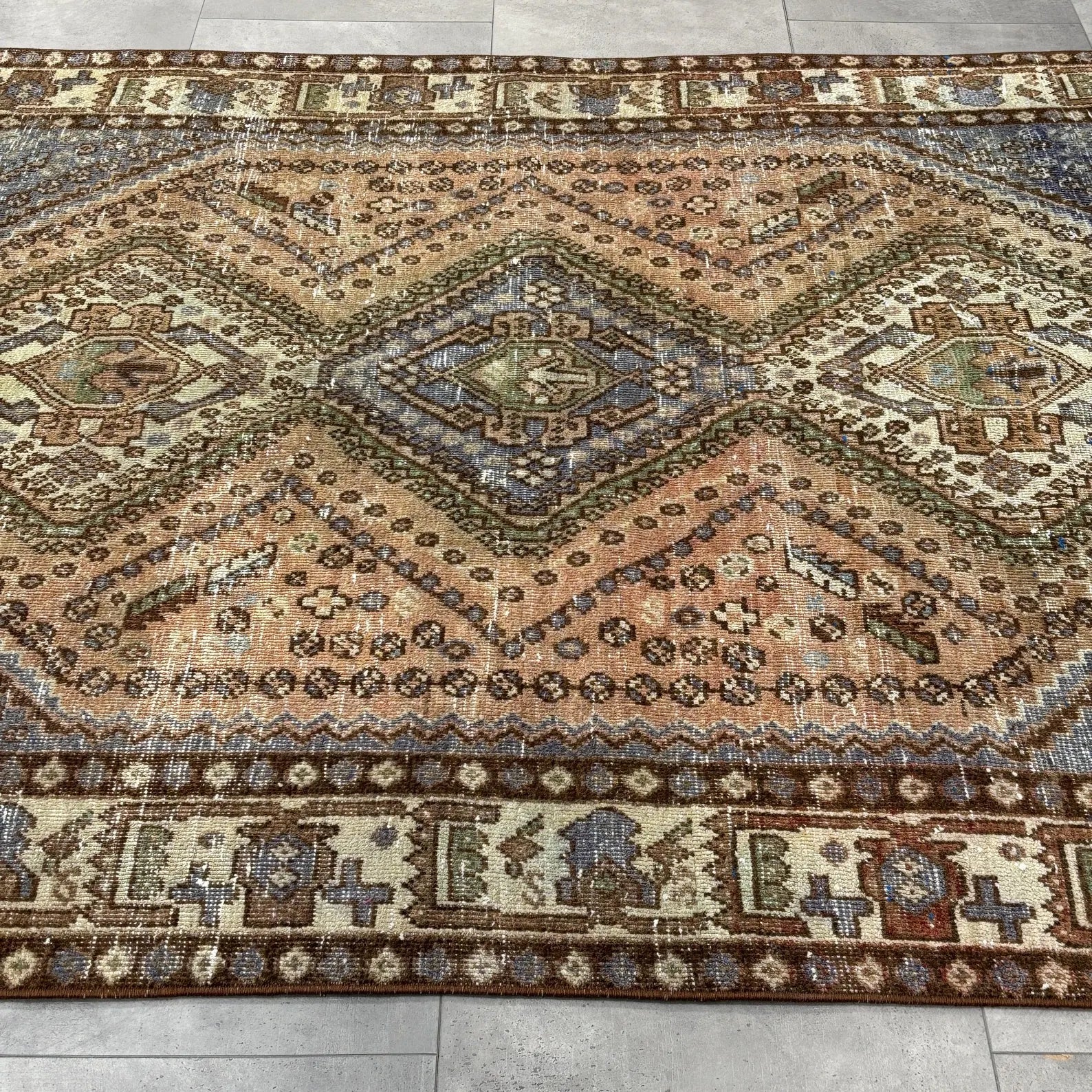 Vintage Persian Accent Area Rug 4.8 x 6.9 ft