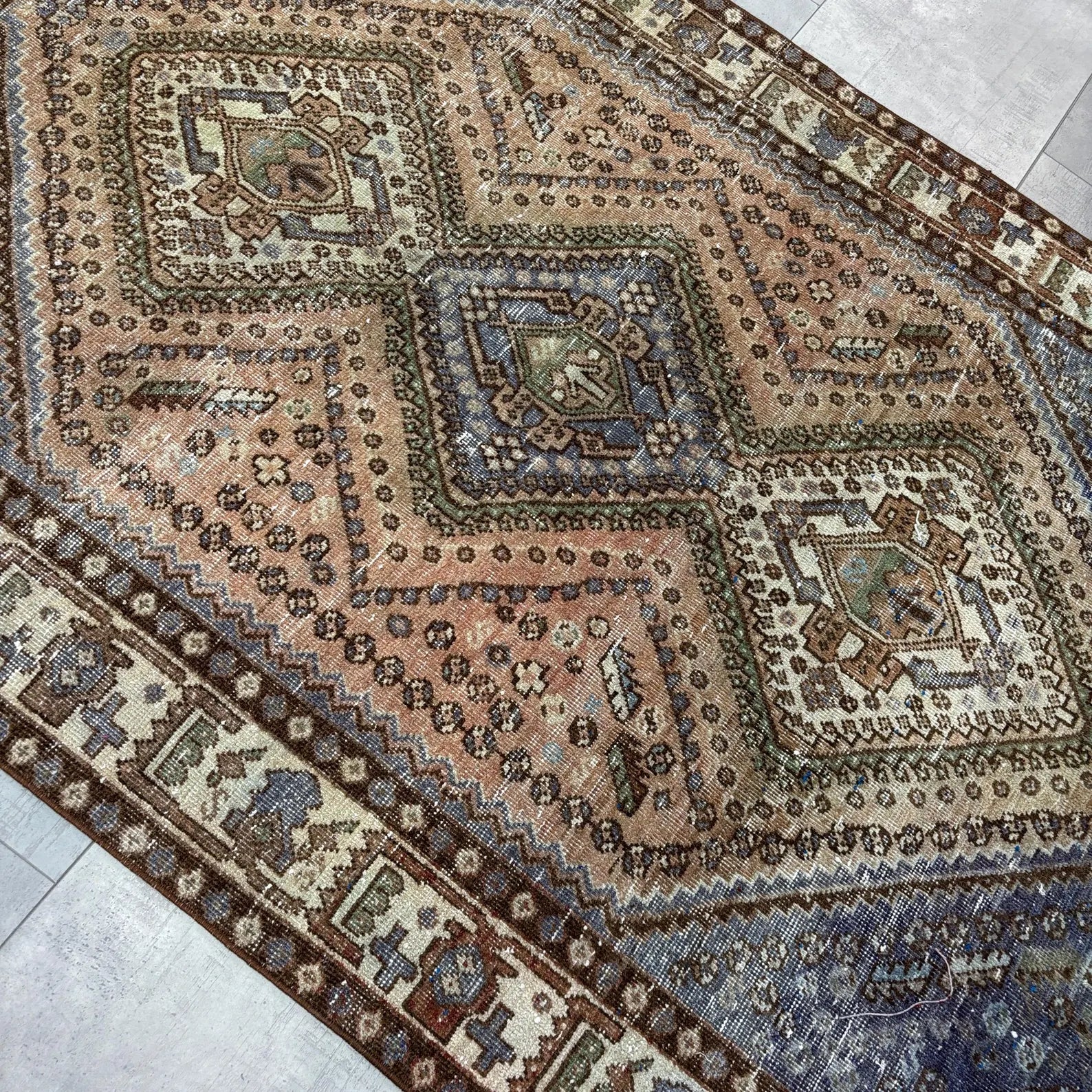Vintage Persian Accent Area Rug 4.8 x 6.9 ft