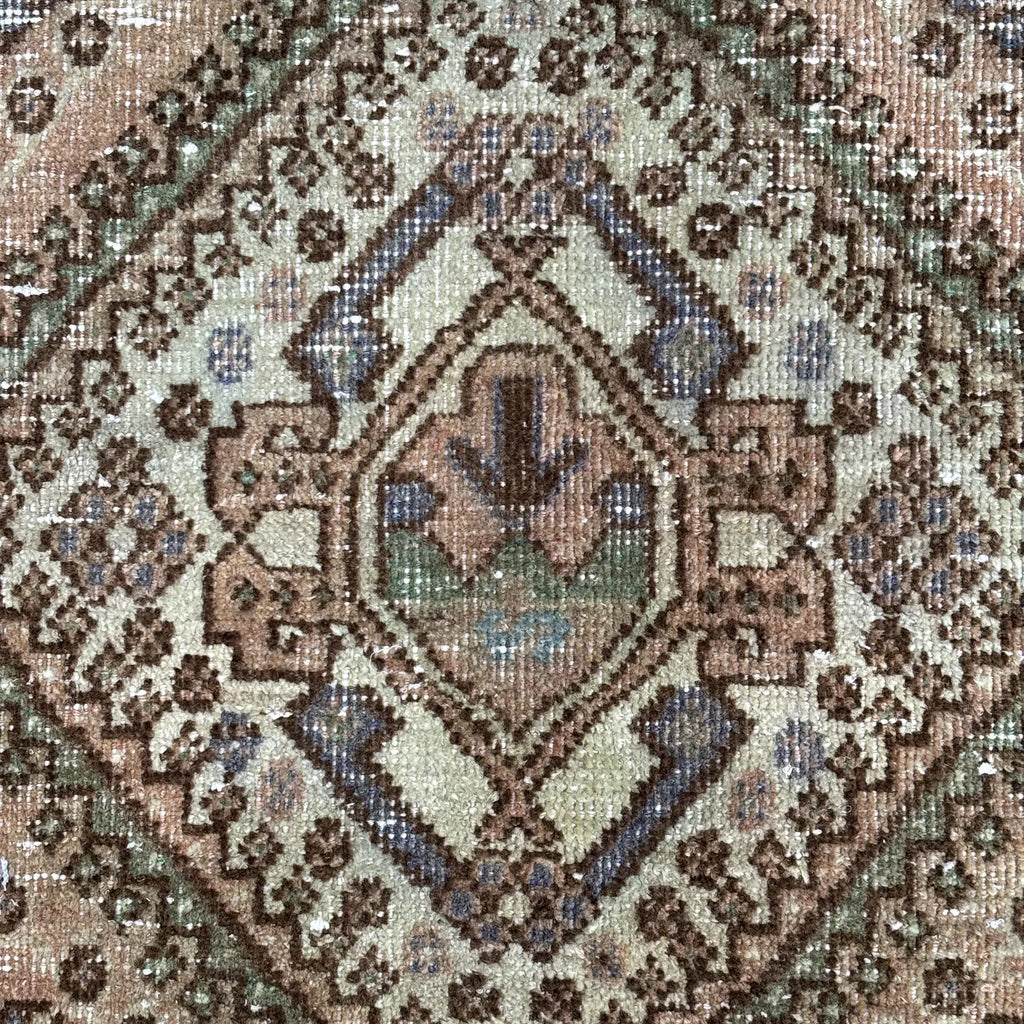 Vintage Persian Accent Area Rug 4.8 x 6.9 ft