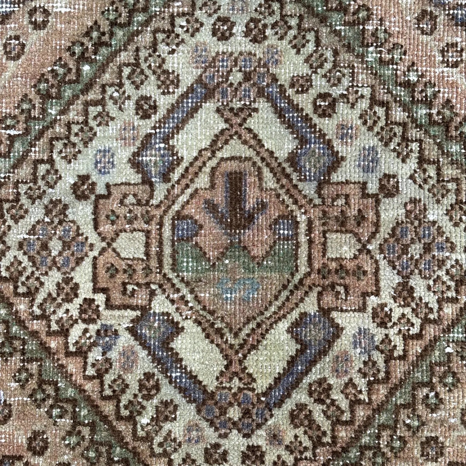 Vintage Persian Accent Area Rug 4.8 x 6.9 ft