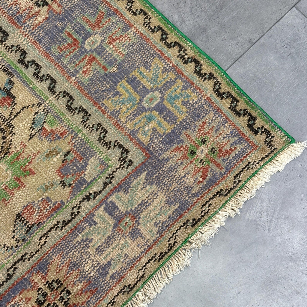 XL Vintage Turkish Accent Area rug 5.6 x 8.5 ft