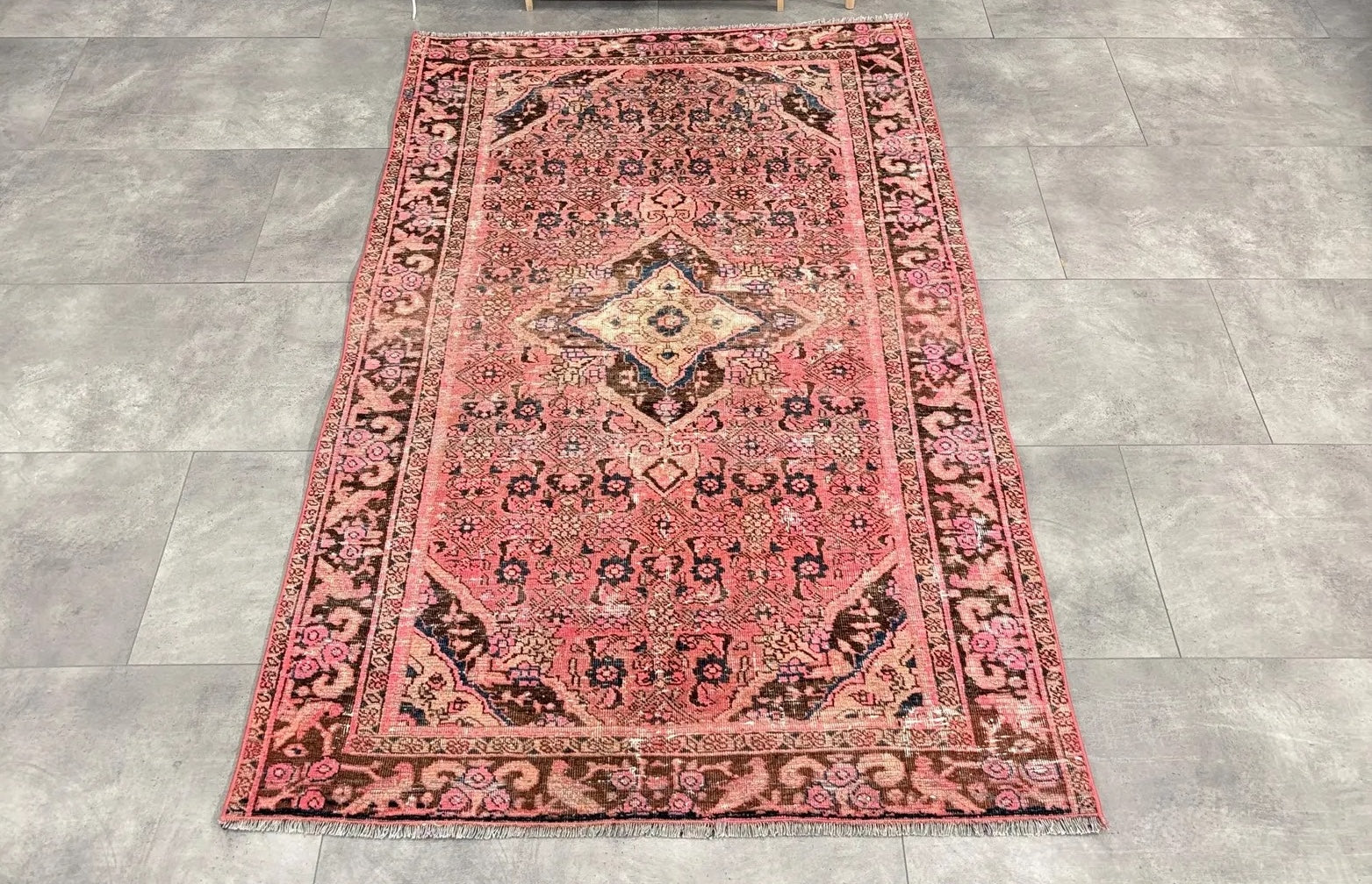 Vintage Persian Accent Area Rug 4 x 6.2 ft