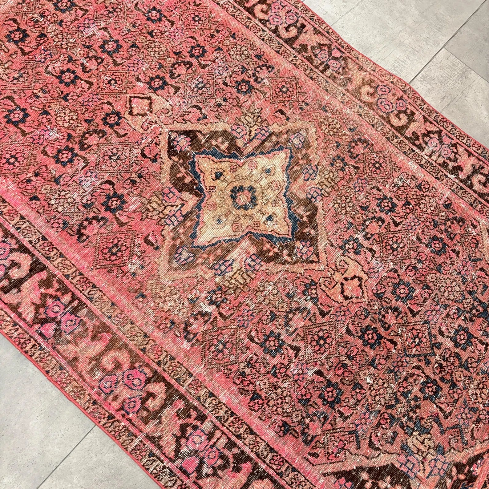 Vintage Persian Accent Area Rug 4 x 6.2 ft