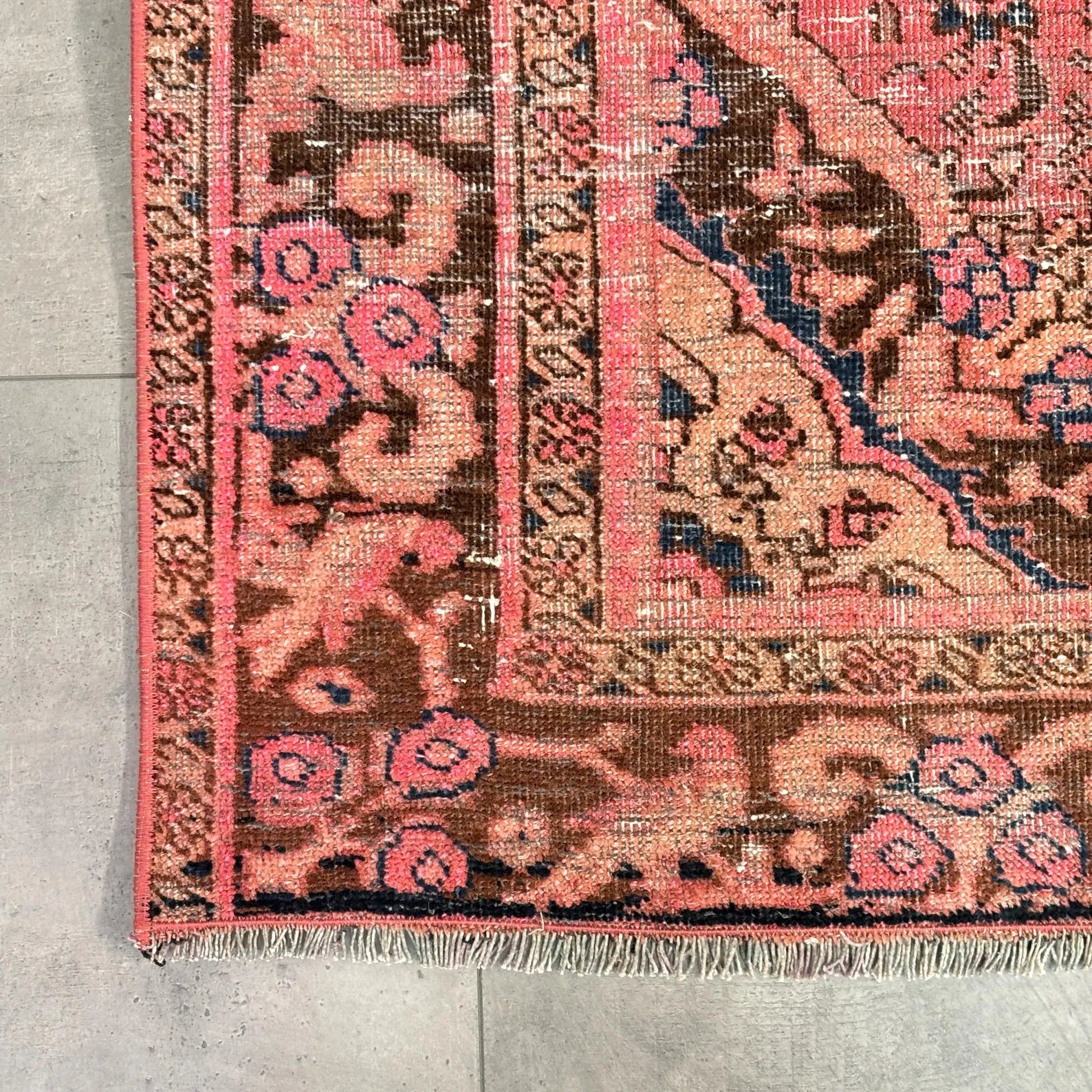 Vintage Persian Accent Area Rug 4 x 6.2 ft