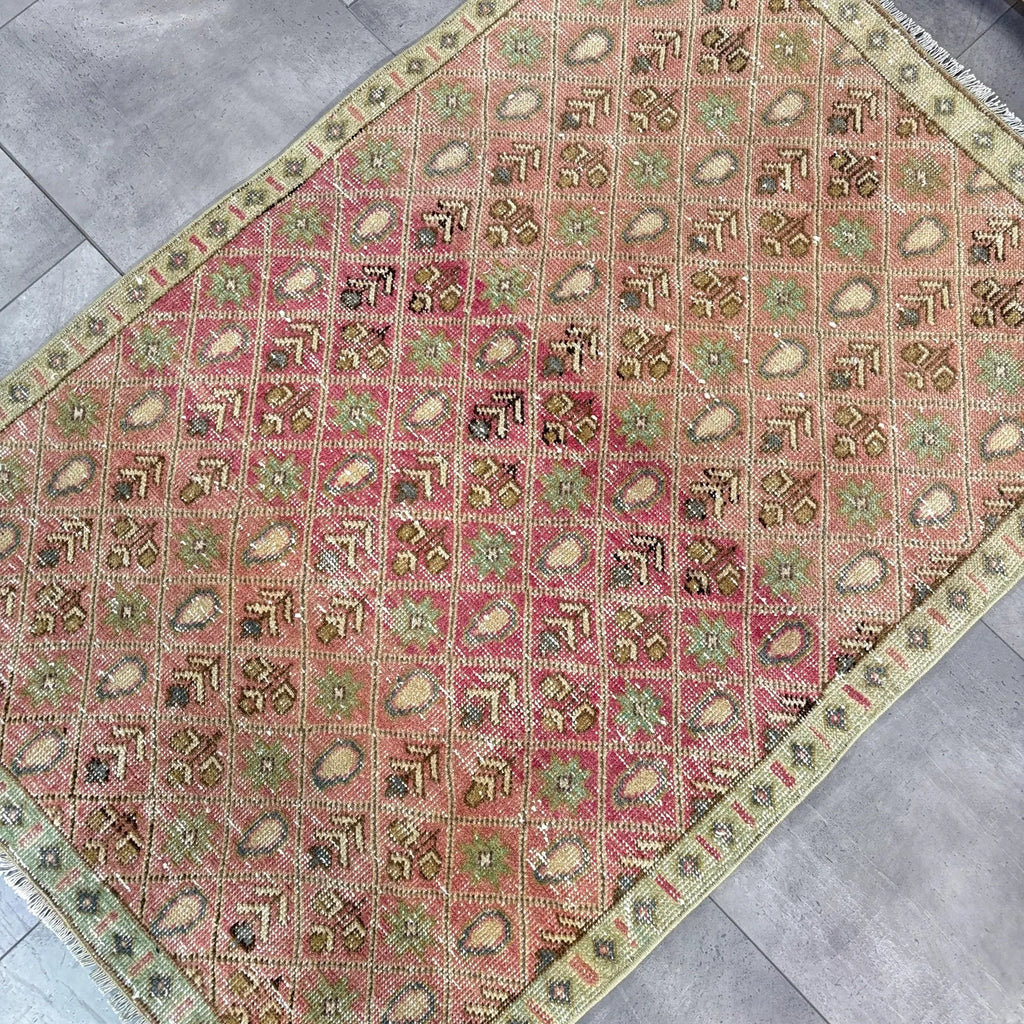 Vintage Persian Accent Area Rug 3 x 4.4 ft
