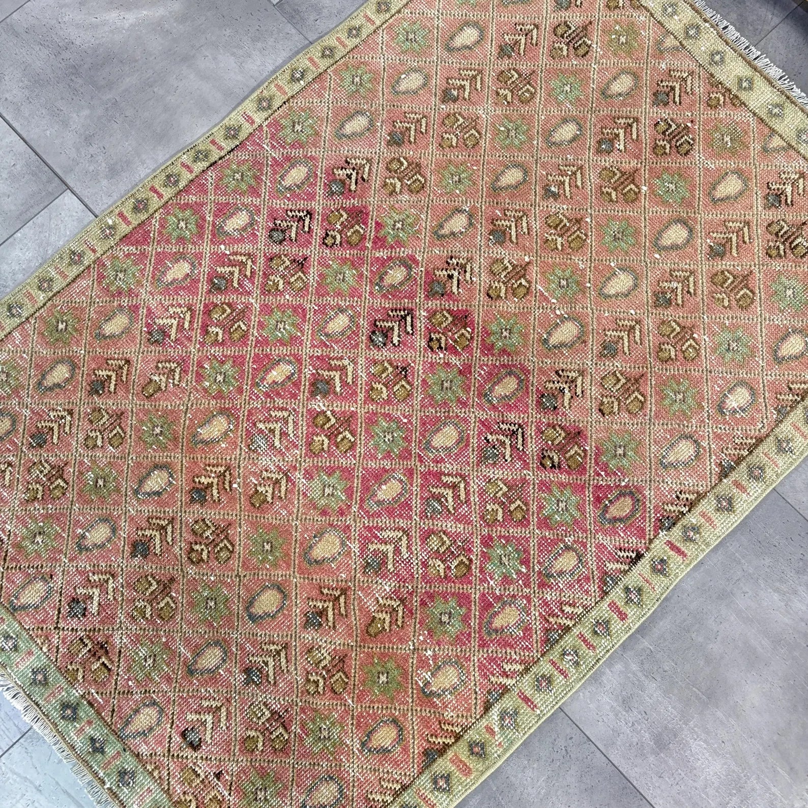 Vintage Persian Accent Area Rug 3 x 4.4 ft