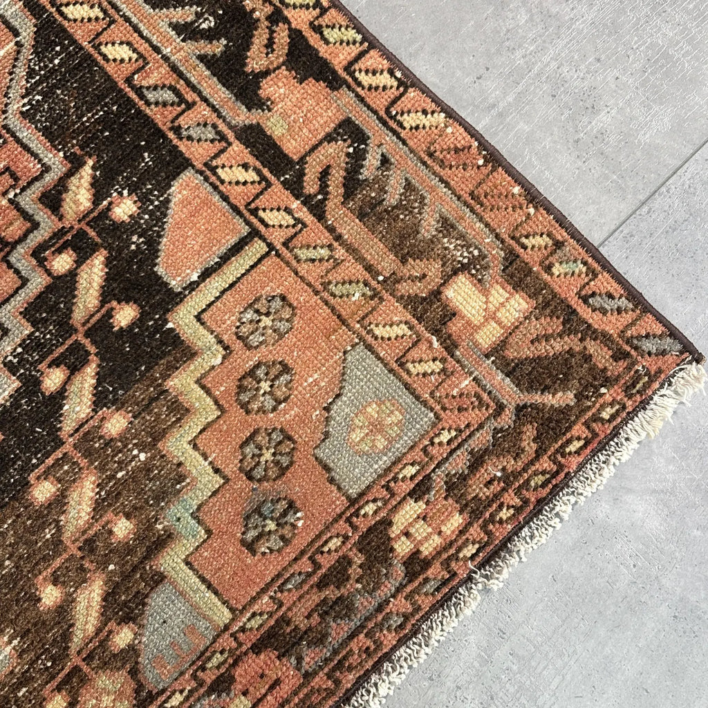 Vintage Persian Accent Area Rug 4.1 x 6.9 ft
