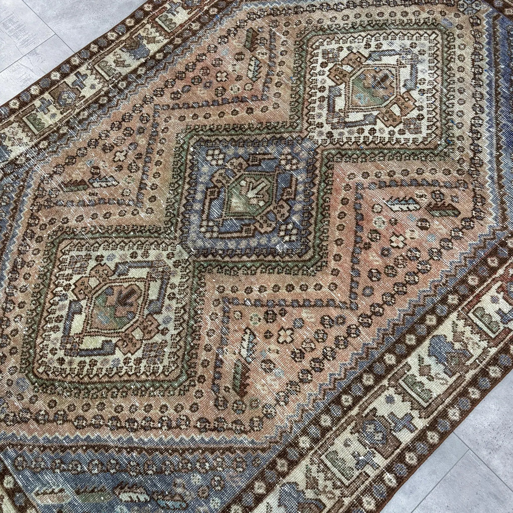 Vintage Persian Accent Area Rug 4.8 x 6.9 ft