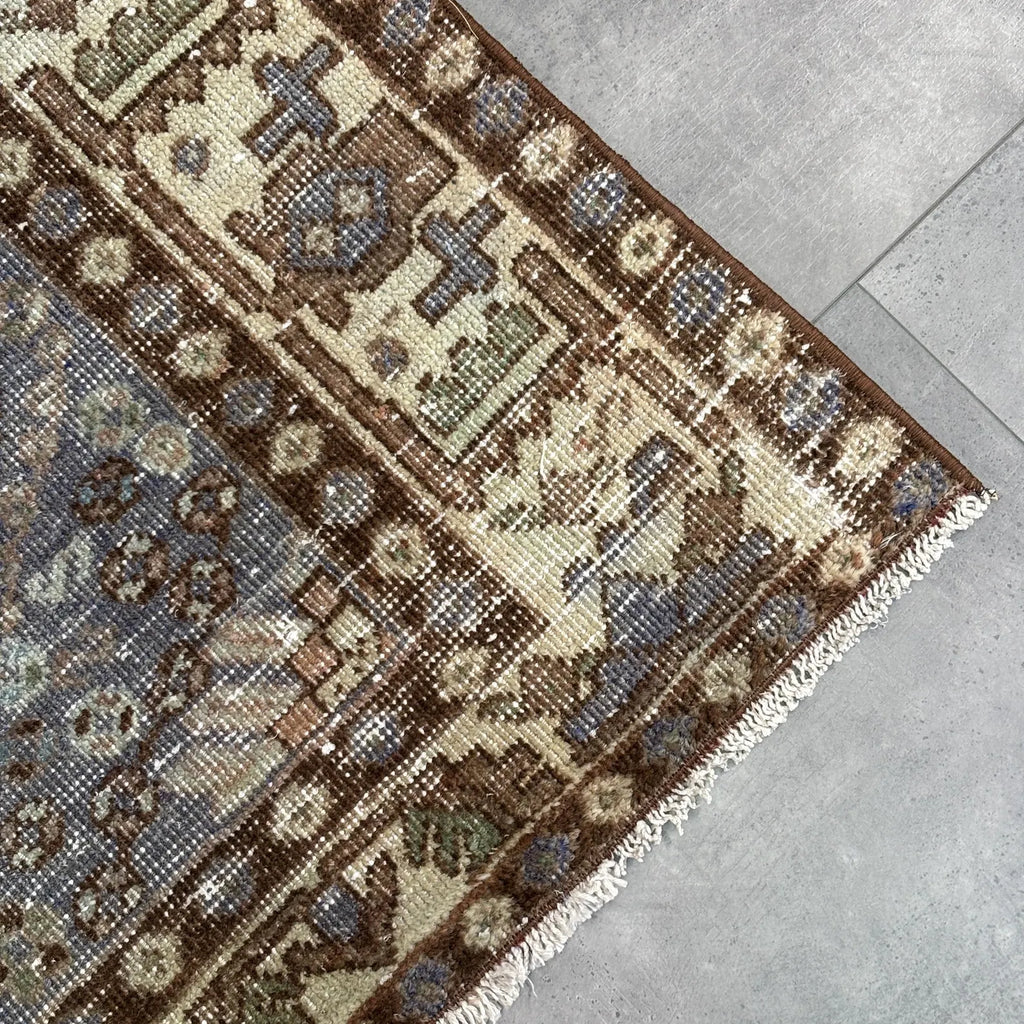 Vintage Persian Accent Area Rug 4.8 x 6.9 ft