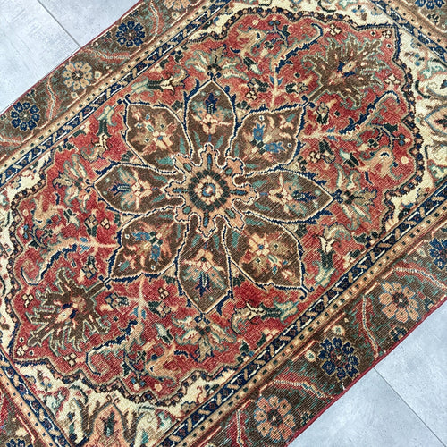 Vintage Persian Accent Area Rug 3.4 x 5.1 ft