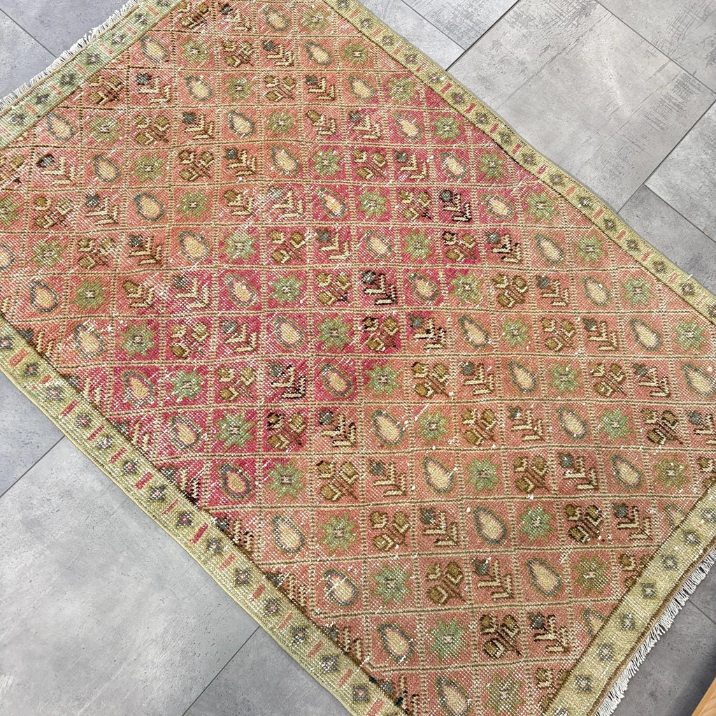 Vintage Persian Accent Area Rug 3 x 4.4 ft