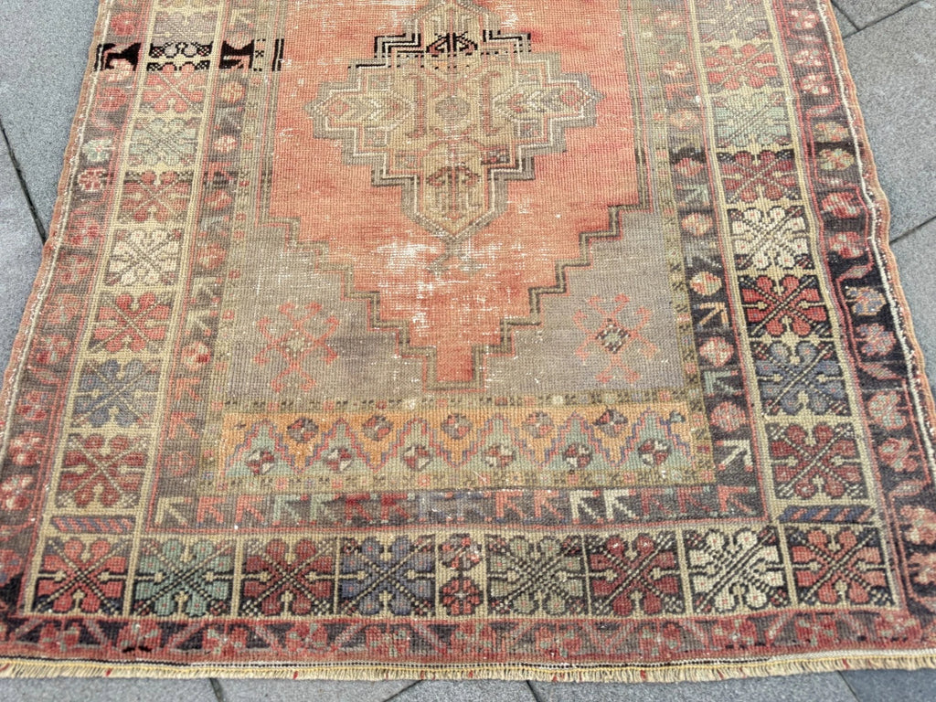 Vintage Turkish Accent Area rug 3.8 x 6.2 ft
